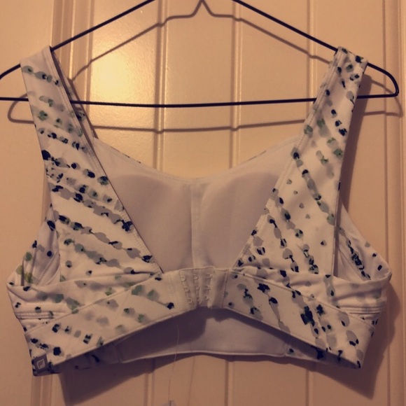 ‼️SOLD‼️ Fabletics Workout Top NWT! ‼️SOLD!!‼️ - Picture 4 of 4